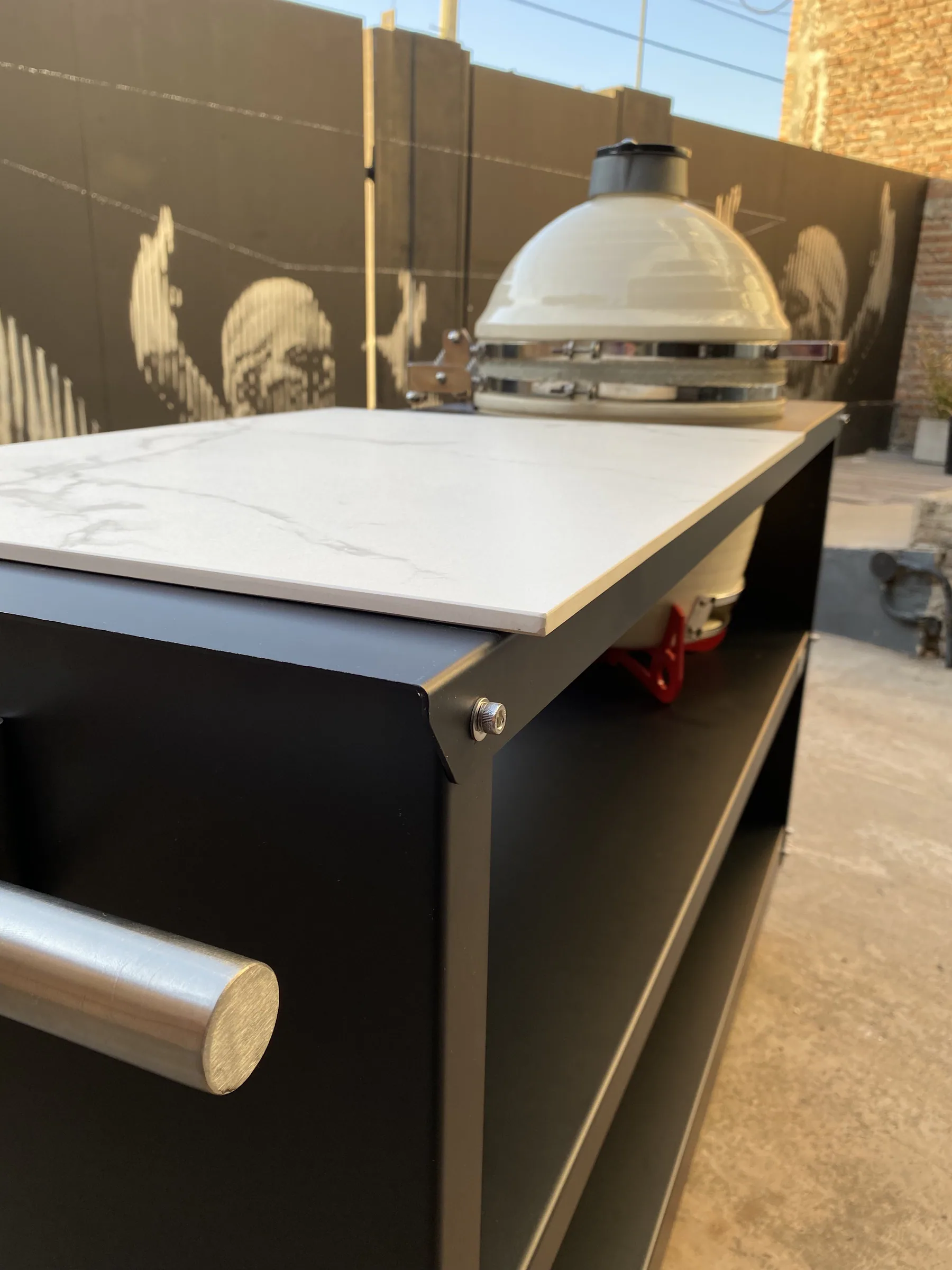 ISLA MOVIL KAMADO DEKTON 1.20 ancho - CHAPA NEGRA — vista principal, Chapa Negra