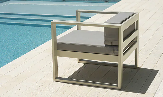 Sillón individual Aluminio con almohadon y respaldo — vista principal, Ofen